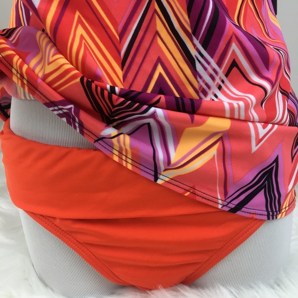 Nike & Kenneth Cole Mix & Match tankini - Picture 3 of 8